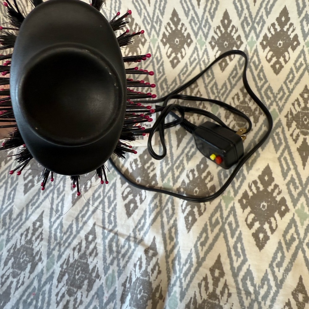 Revlon Black and Pink Hair Dryer Brush - Picture 3 of 4